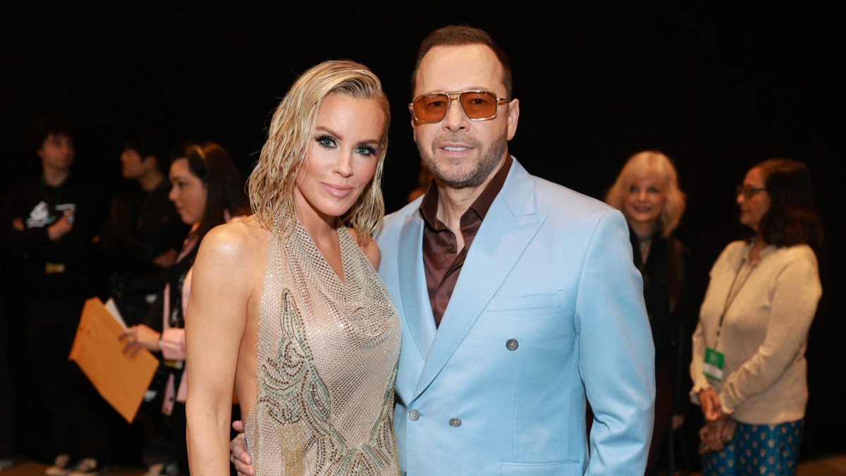 Jenny McCarthy and Donnie Wahlberg pose for photos